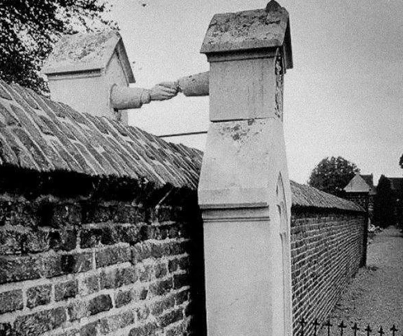 Η ιστορία πίσω από τον ανατριχιαστικό τάφο